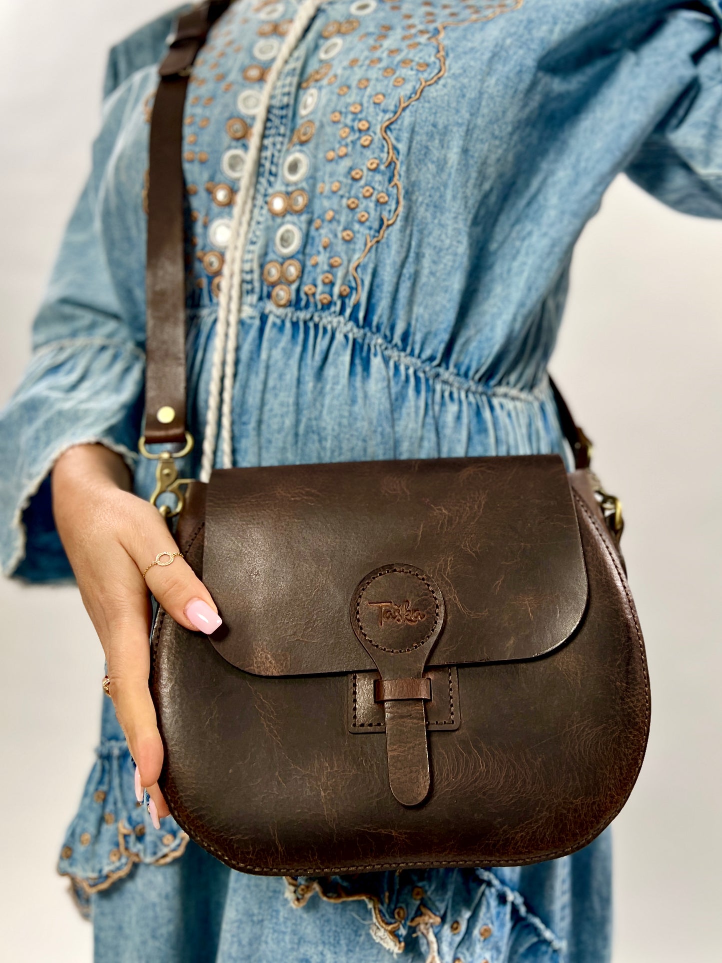 Brown crazy-horse charm cross-bag